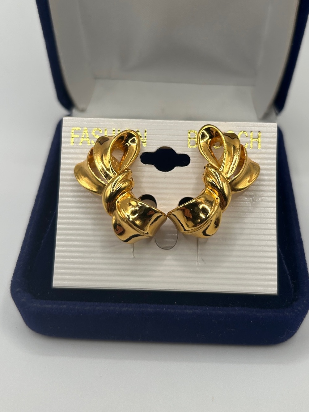Vintage Avon Polished Gold-Plated Ribbon Knot Clip-On Earrings - Picture 3 of 10